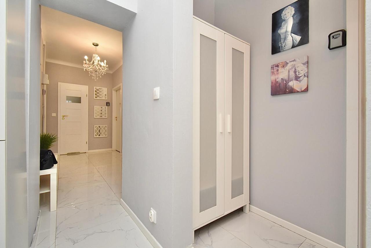 ורשה Rental Apartments Aleja Niepodleglosci מראה חיצוני תמונה